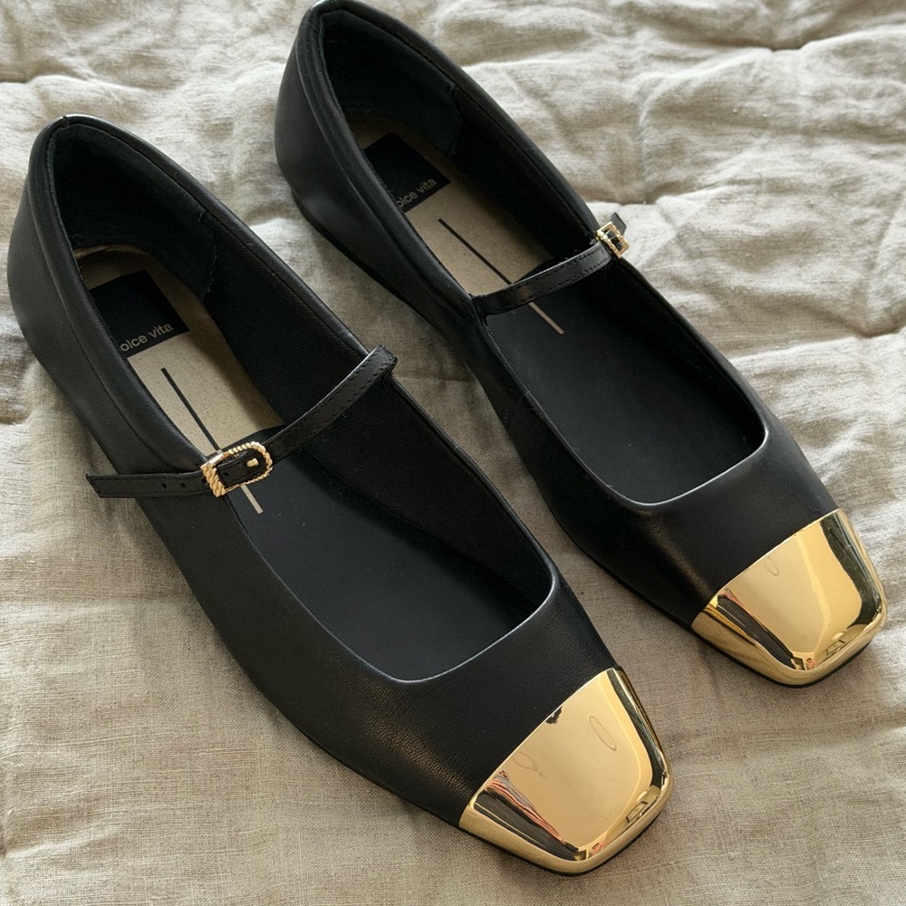 Dolce Vita Reyes Toe Cap, 8.5 black & gold